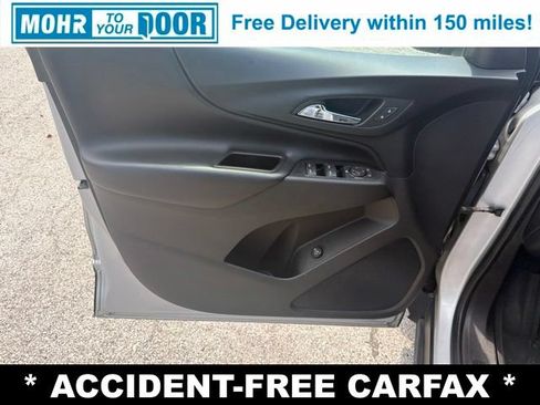 Used 2018 Chevrolet Equinox LT w/ Sun & Infotainment Package FWD image 12