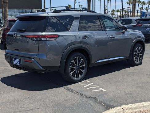New 2026 Nissan Pathfinder Platinum FWD image 2