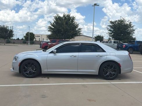 Used 2022 Chrysler 300 Touring L RWD image 6