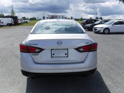 Used 2024 Nissan Altima 2.5 SR FWD image 5
