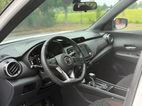 Used 2021 Nissan Kicks SR FWD image 11
