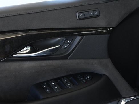 Used 2018 Cadillac Escalade Platinum AWD/4WD image 30