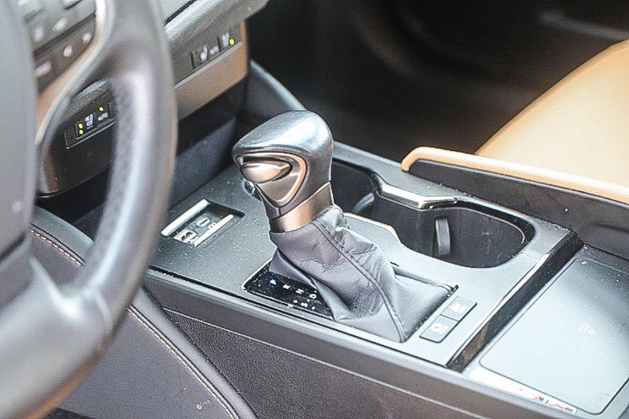 Certified 2025 Lexus ES 300h w/ Premium Package FWD image 19