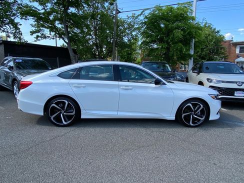 Used 2022 Honda Accord Sport Special Edition image 2