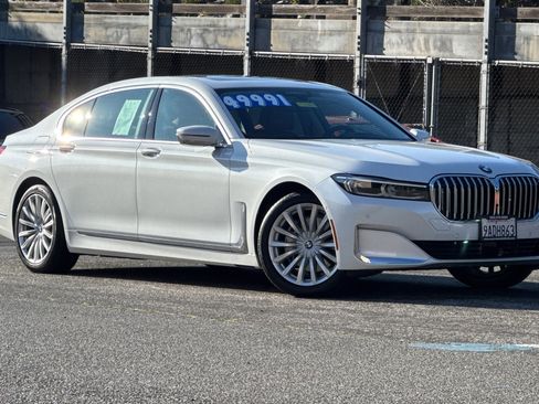 Used 2022 BMW 740i w/ Premium Package image 2