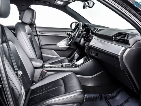 Used 2020 Audi Q3 2.0T Premium w/ Convenience Package image 27