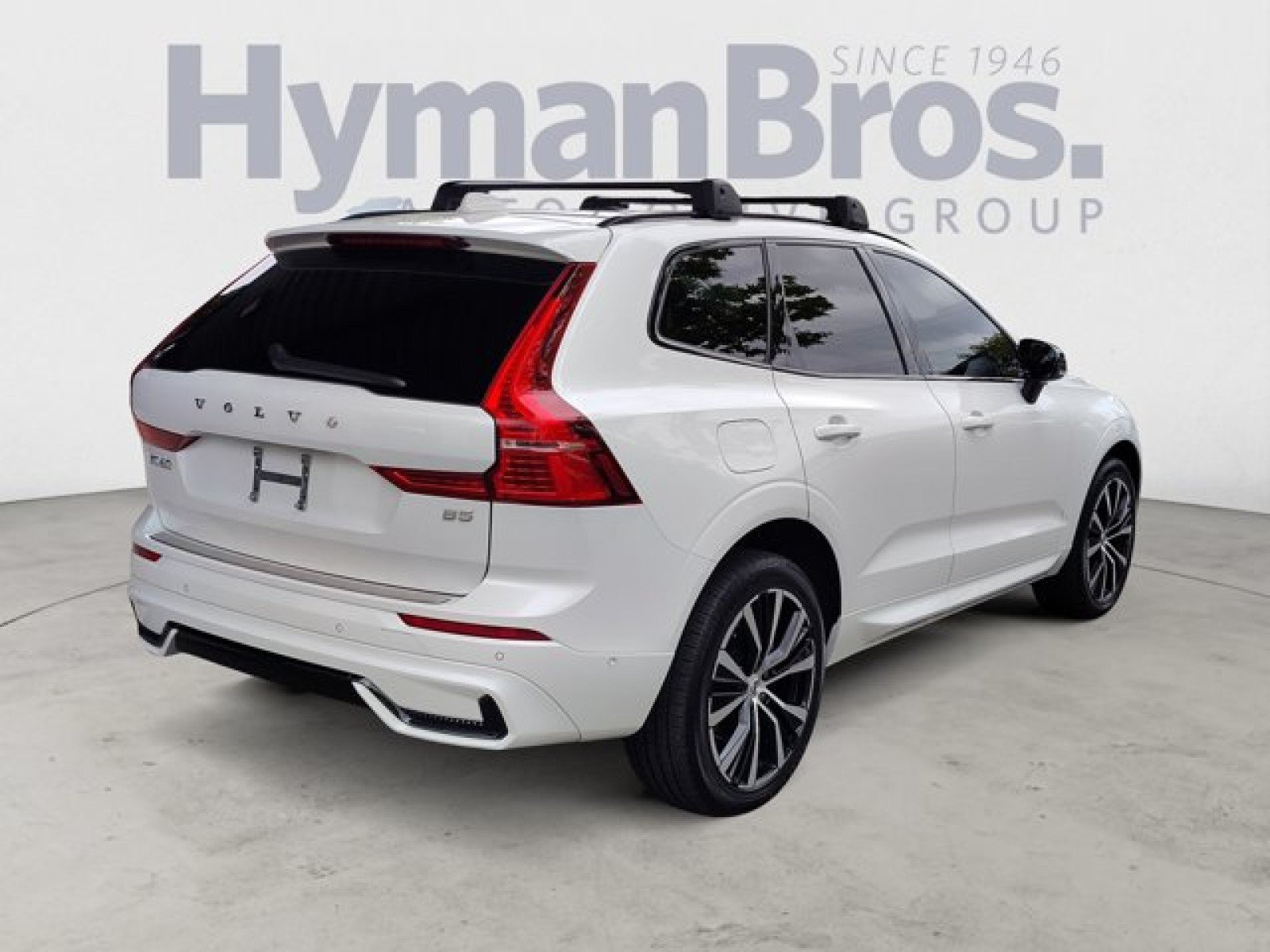 Used 2023 Volvo XC60 B5 Plus w/ Climate Package FWD image 3