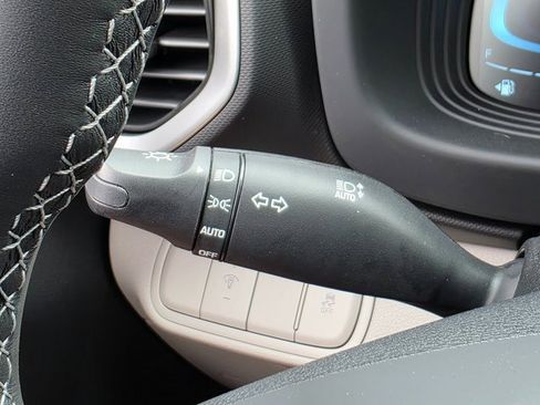 New 2025 Hyundai Venue SEL image 36