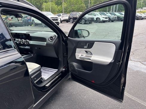 Used 2021 Mercedes-Benz GLB 250 image 43