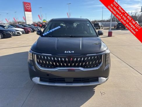 Used 2025 Kia Carnival image 8