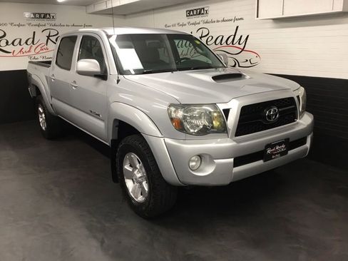 Used 2011 Toyota Tacoma 4x4 Double Cab w/ TRD Sport Pkg image 2