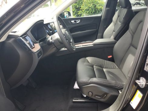 Used 2024 Volvo XC60 B5 Plus AWD/4WD image 15