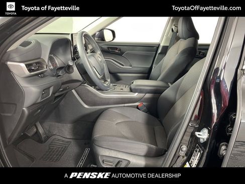Certified 2022 Toyota Highlander L image 22