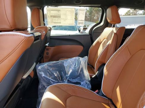 New 2026 Chrysler Pacifica Pinnacle w/ Trailer Tow Group image 14