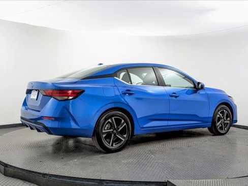 Used 2025 Nissan Sentra SV image 7