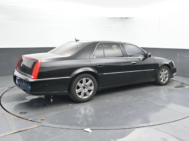Used 2006 Cadillac DTS FWD image 2