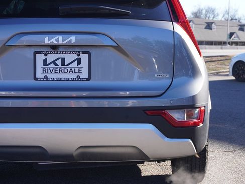 Used 2025 Kia Niro EX w/ EX Cold Weather Package image 19