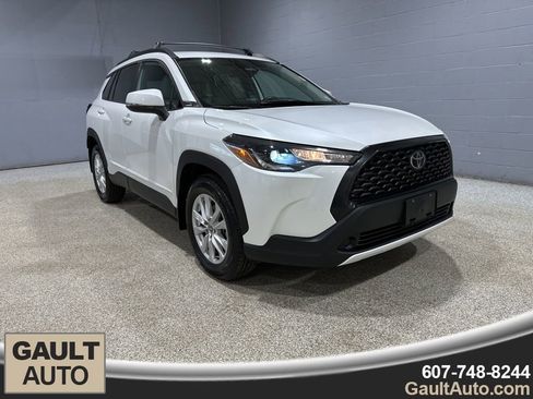 Certified 2023 Toyota Corolla Cross LE image 1