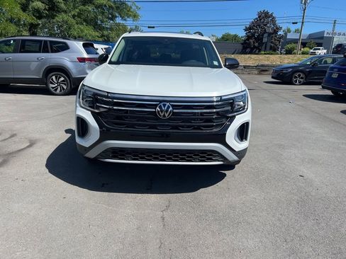 New 2026 Volkswagen Atlas Peak Edition image 2