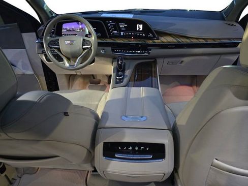 Certified 2021 Cadillac Escalade Sport Platinum image 9