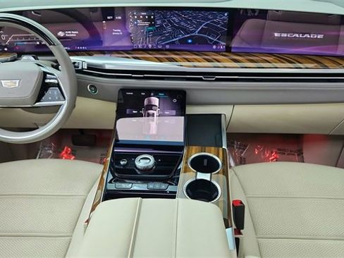 Used 2025 Cadillac Escalade ESV Premium Luxury Platinum image 92