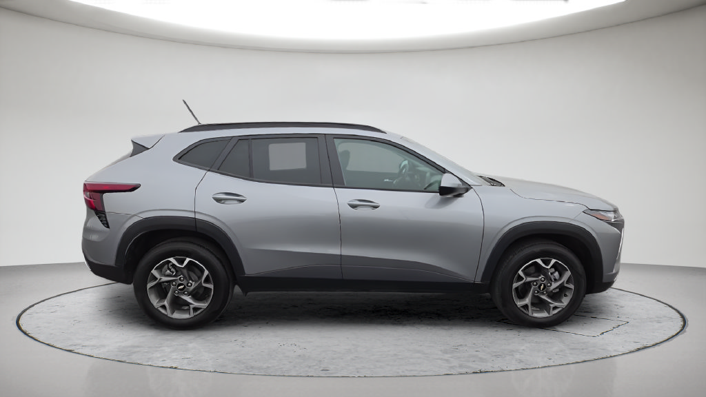 Used 2025 Chevrolet Trax LT w/ LT Convenience Package FWD image 5