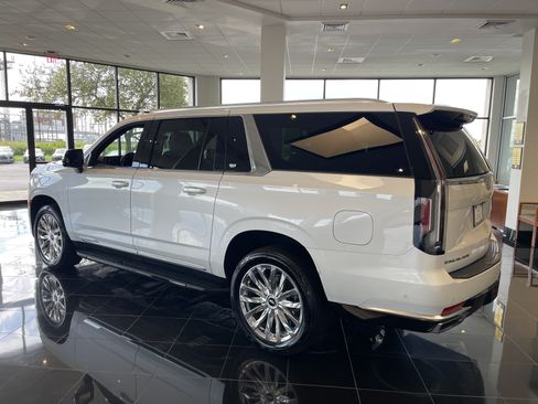 Certified 2024 Cadillac Escalade ESV Premium Luxury AWD/4WD image 4