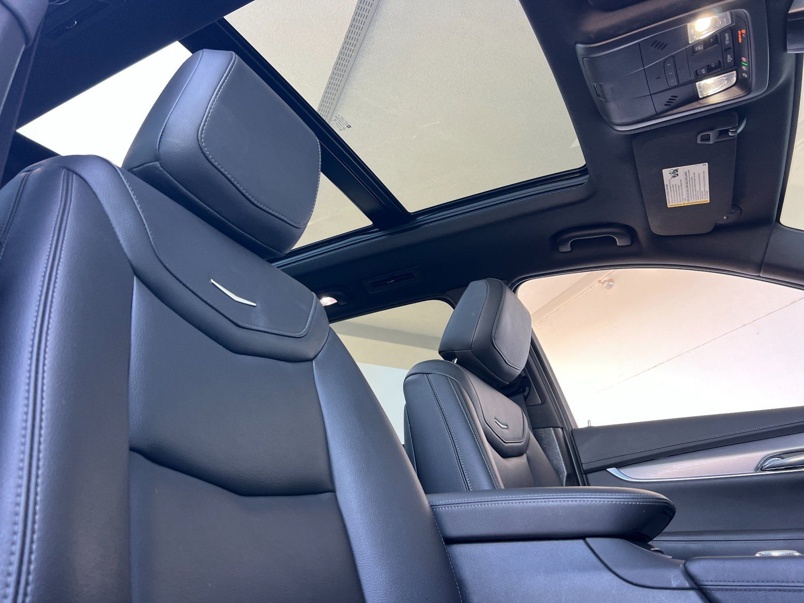 Certified 2025 Cadillac XT6 Luxury FWD image 17