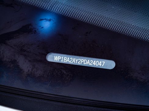 Used 2023 Porsche Cayenne Platinum Edition image 33