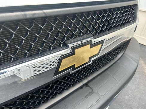 Used 2023 Chevrolet Express 2500 w/ Driver Convenience Package image 31