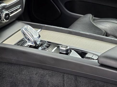 Used 2022 Volvo XC60 B6 Inscription w/ Advanced Package AWD/4WD image 28
