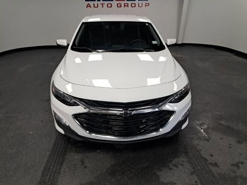 Used 2025 Chevrolet Malibu RS FWD image 2