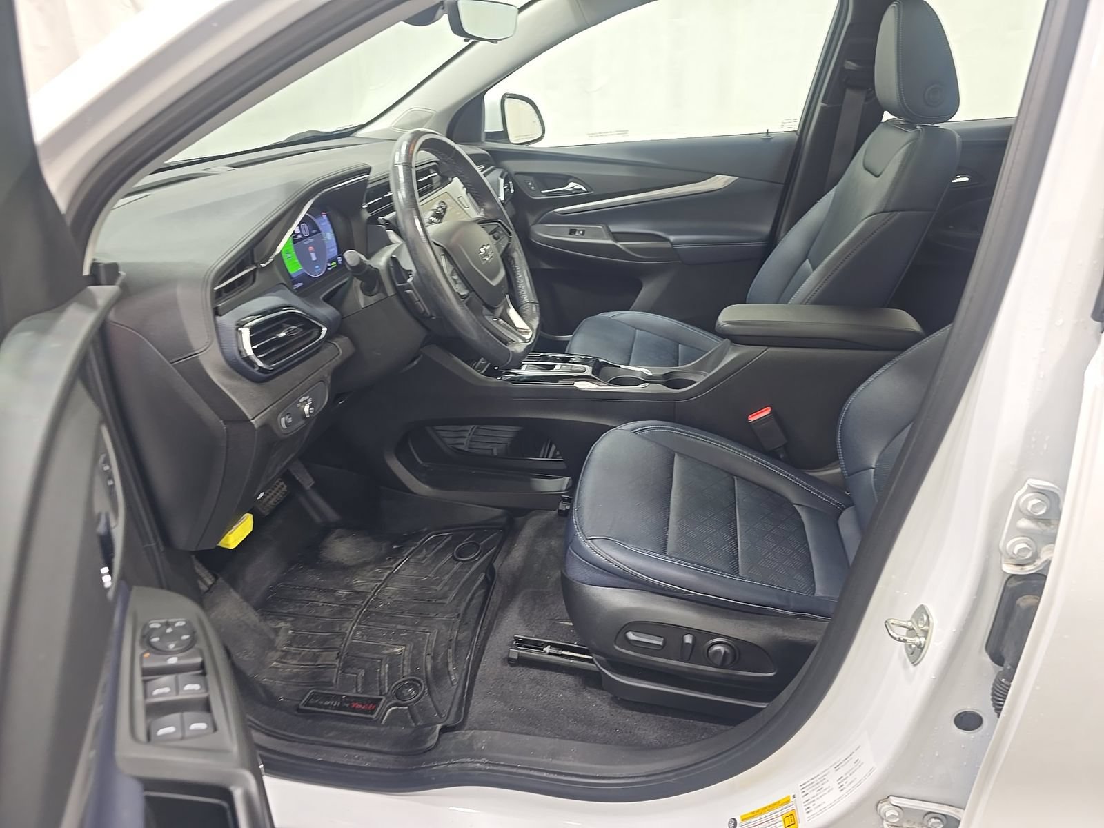 Used 2022 Chevrolet Bolt EUV Premier w/ Sun & Sound Package FWD image 10