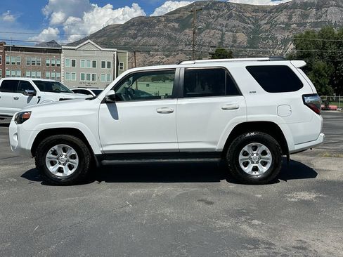 Used 2020 Toyota 4Runner SR5 AWD/4WD image 5