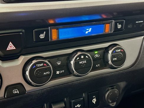 Used 2020 Toyota Tacoma Limited image 24