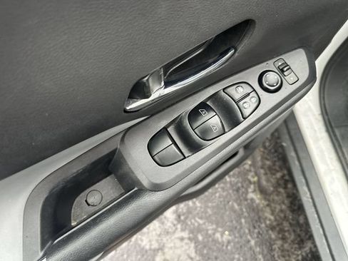 Used 2023 Nissan Kicks SR w/ SR Premium Package FWD image 17