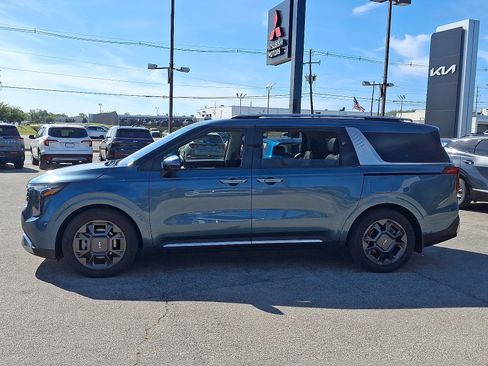 Used 2025 Kia Carnival SX image 4