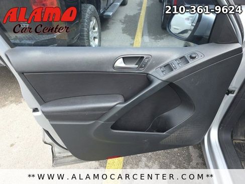 Used 2017 Volkswagen Tiguan S image 12