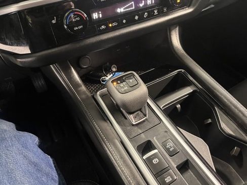 Used 2024 Nissan Pathfinder SV image 28