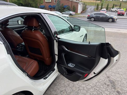Used 2016 Maserati Ghibli RWD image 17