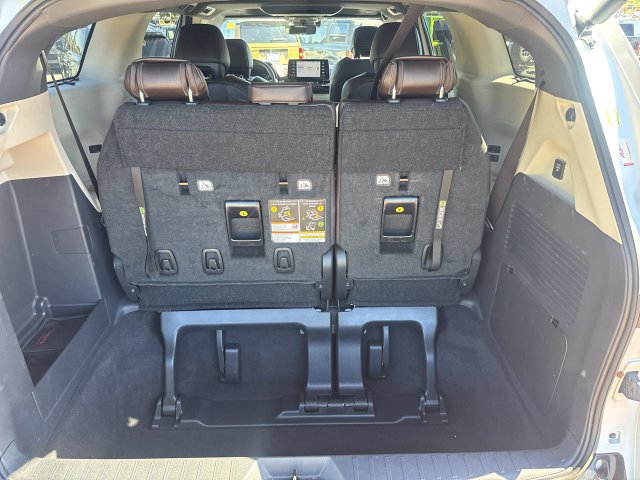 Used 2023 Toyota Sienna Platinum FWD image 26