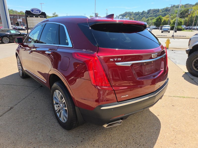 Used 2017 Cadillac XT5 Luxury w/ Driver Awareness Package AWD/4WD image 5