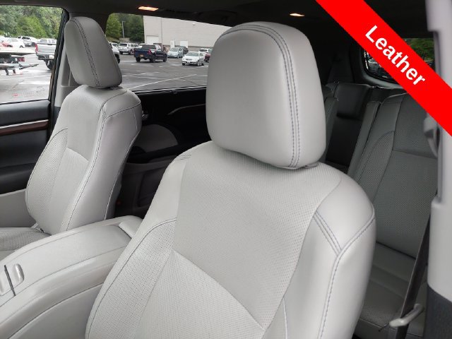 Used 2016 Toyota Highlander Limited AWD/4WD image 6