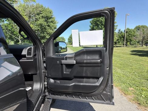 Used 2017 Ford F150 XLT w/ Equipment Group 302A Luxury AWD/4WD image 29