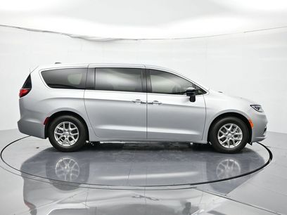 New 2026 Chrysler Pacifica Select