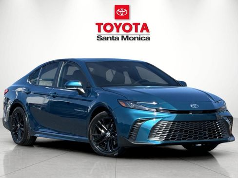New 2026 Toyota Camry SE FWD image 1