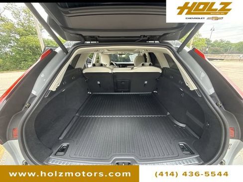 Used 2025 Volvo V90 B6 Cross Country Plus w/ Protection Package Premier AWD/4WD image 26