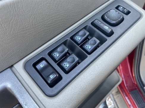 Used 2003 HUMMER H2 Sport Utility w/ Preferred Equipment Group image 56