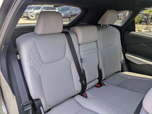 Used 2023 Lexus RX 350h w/ Accessory Package (Z1) AWD/4WD image 32
