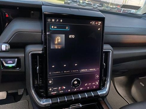 Used 2025 GMC Yukon Denali image 23